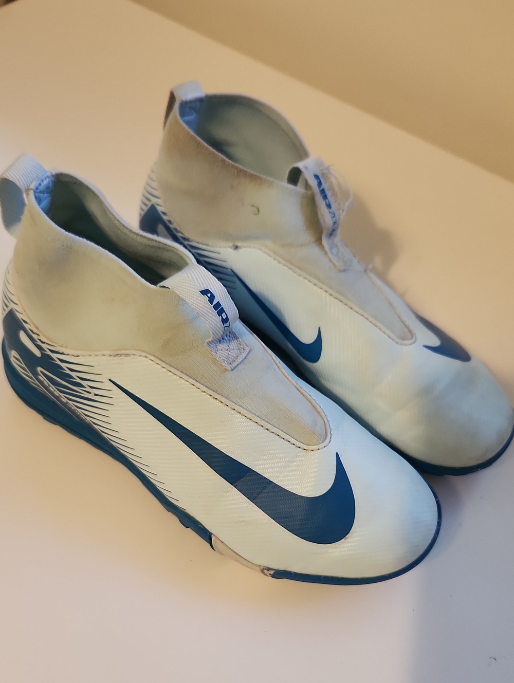Nike Boys White & Blue Slip-On Athletic Soccer Shoes